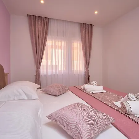 M&m House With A Pool Podstrana