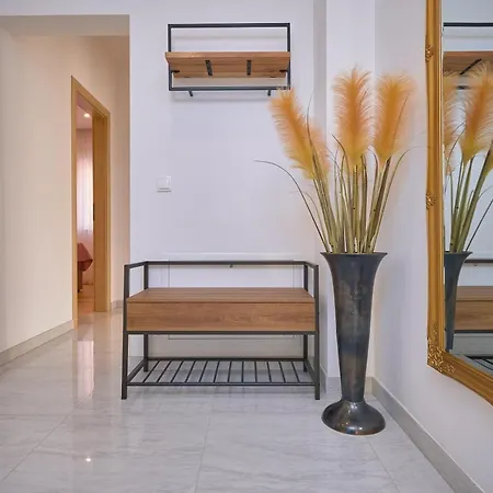 M&m House With A Pool Podstrana