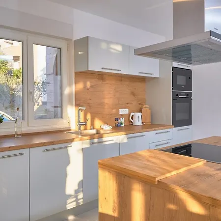 M&m House With A Pool Podstrana