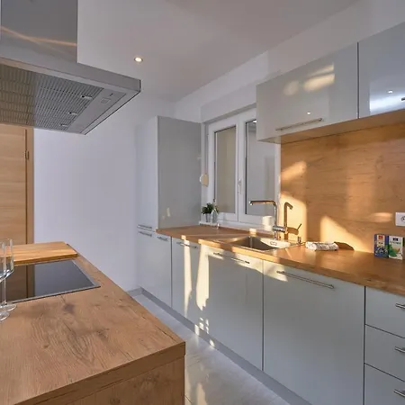 Casa de Férias M&m House With A Pool Podstrana