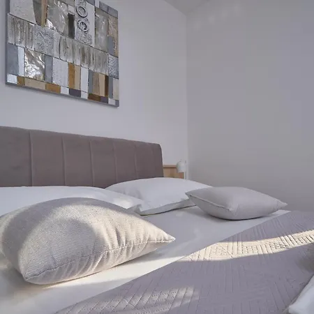 M&m House With A Pool * Podstrana