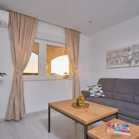 M&m House With A Pool *