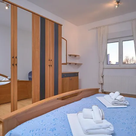 Casa de Férias M&m House With A Pool Podstrana