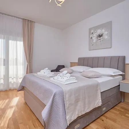 Feriehus M&m House With A Pool Podstrana