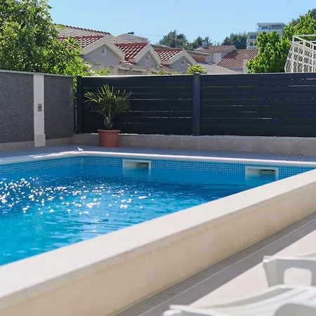 M&m House With A Pool Podstrana