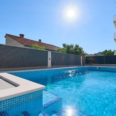 M&m House With A Pool Casa de Férias