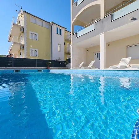 Semesterbostad M&m House With A Pool *