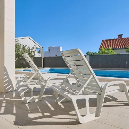M&m House With A Pool Semesterbostad Podstrana