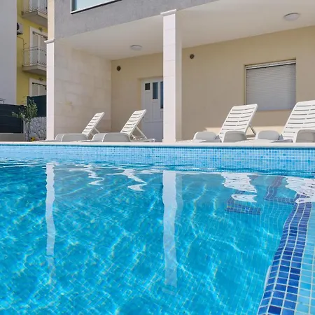 M&m House With A Pool Semesterbostad *