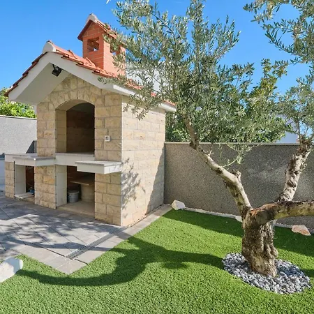 Semesterbostad M&m House With A Pool Podstrana