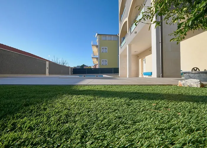 M&m House With A Pool Ferienhaus *