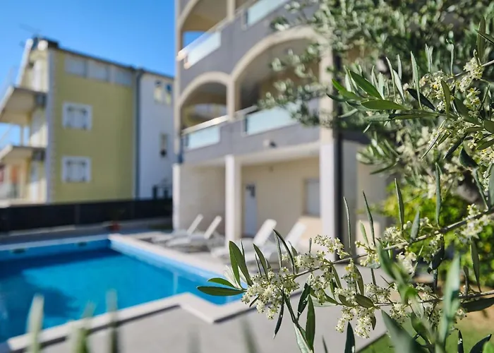 M&m House With A Pool Ferienhaus Podstrana