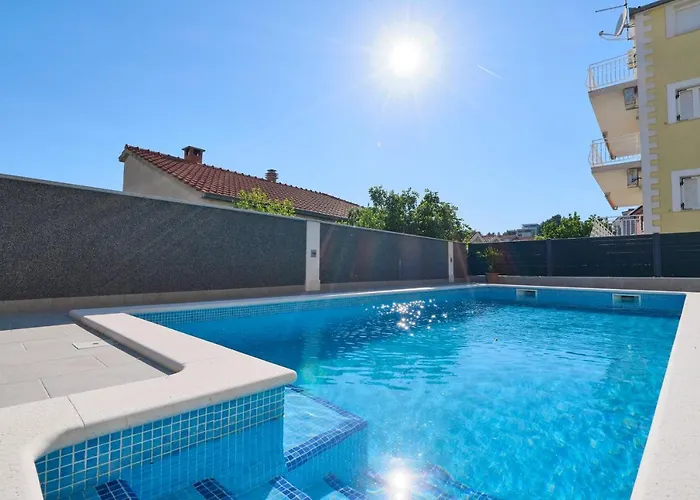 M&m House With A Pool Ferienhaus