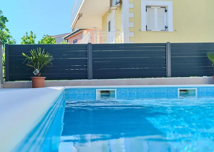 M&m House With A Pool * Podstrana